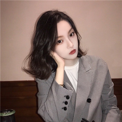 动漫图片短发女生头像图片