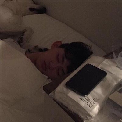 喜欢用帅哥做头像的男生性格图片