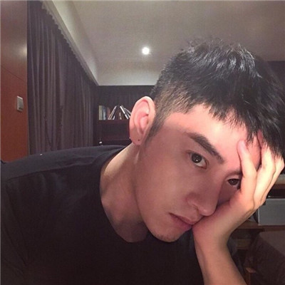 喜欢用帅哥做头像的男生性格图片