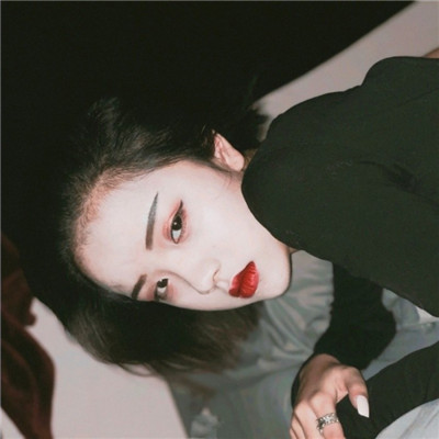 韩国女生卷发唯美头像图片