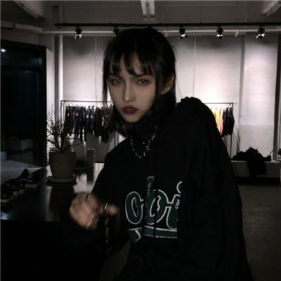 韩国女生卷发唯美头像图片