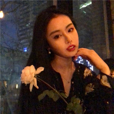 韩国女生卷发唯美头像图片
