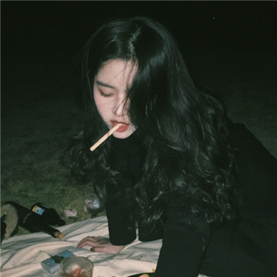 韩国女生卷发唯美头像图片