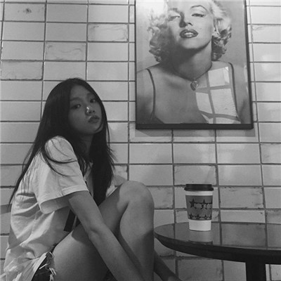 唯美清新短发女生头像图片