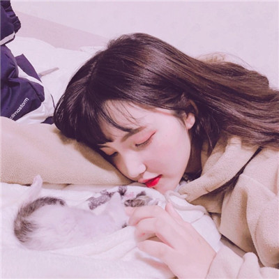 韩版短发女生头像高冷图片