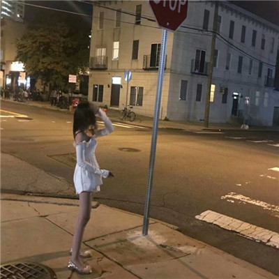 带眼镜的动漫女生头像图片