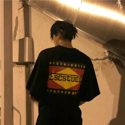 面朝大海男生背景头像图片
