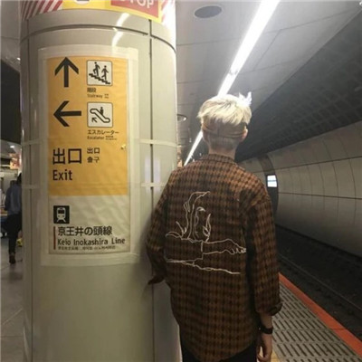 面朝大海男生背景头像图片