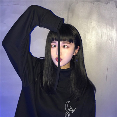 女生黑白头像霸气背影