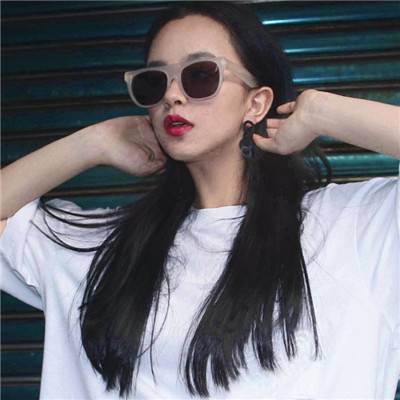 女生黑白头像霸气背影图片