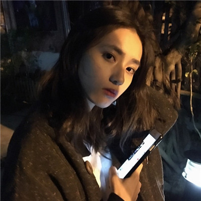 女生黑白头像霸气背影图片