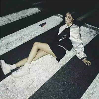 带眼镜的动漫女生头像图片
