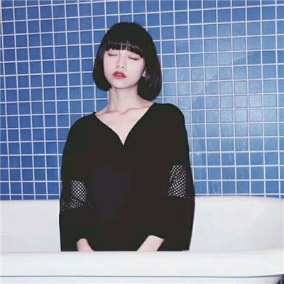 带眼镜的动漫女生头像图片