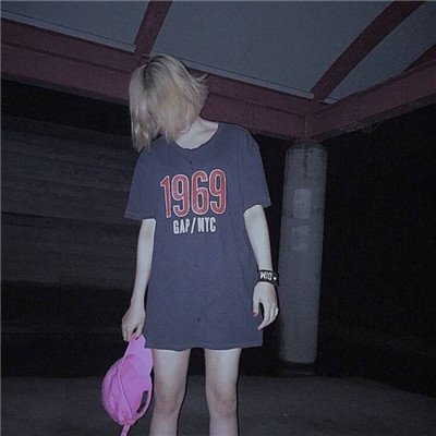 带眼镜的动漫女生头像图片