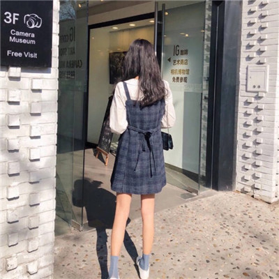 qq头像女生带复古眼镜图片