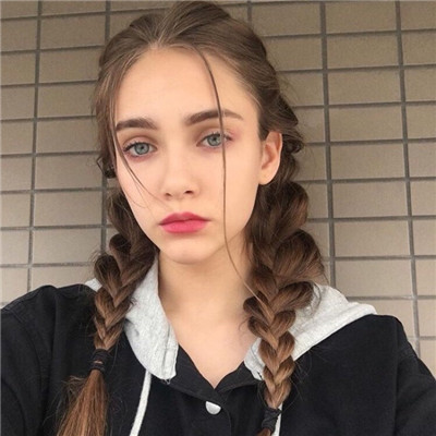枪指着女生头卡通头像图片
