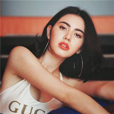 枪指着女生头卡通头像图片