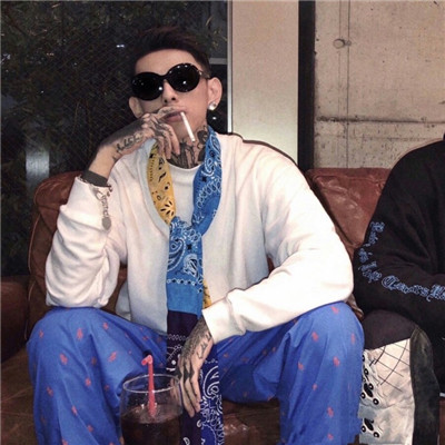 男生伤过的头像图片