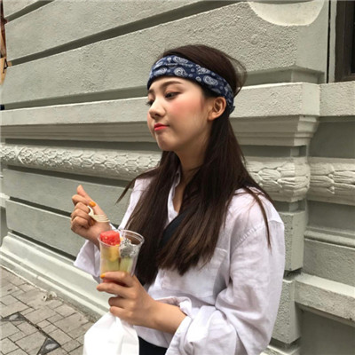 简单大气女生头像女生图片