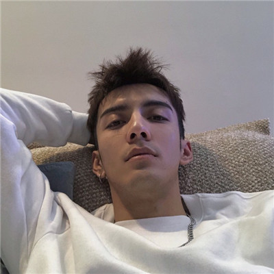 超好看红色头发头像男生图片图片