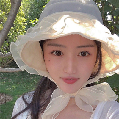 qq女生头像拿着手机图片