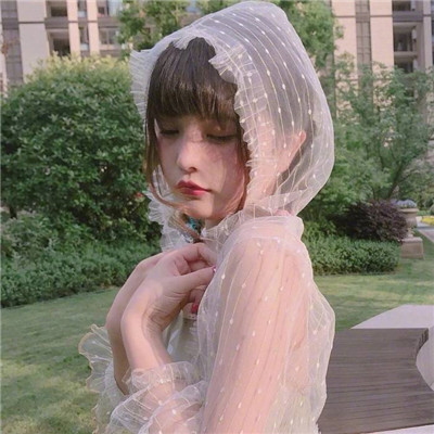 qq女生头像拿着手机图片