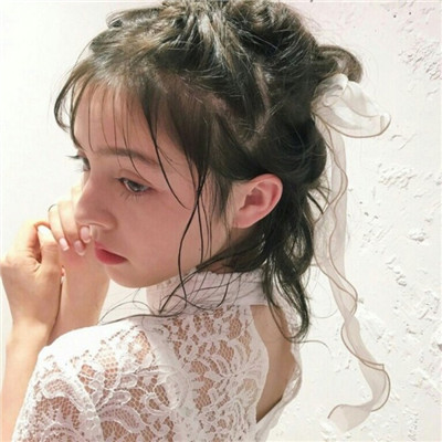 qq女生头像拿着手机图片