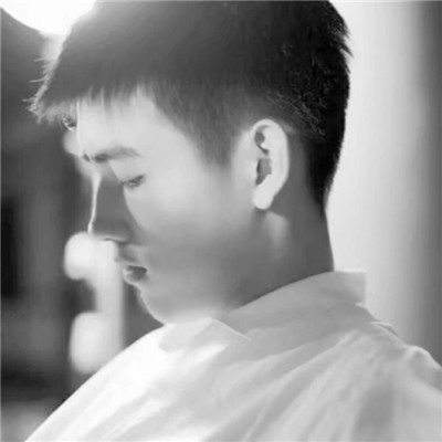 2018抱着快递的男生头像图片
