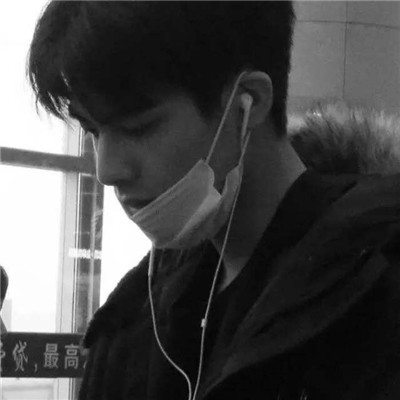 2018抱着快递的男生头像图片