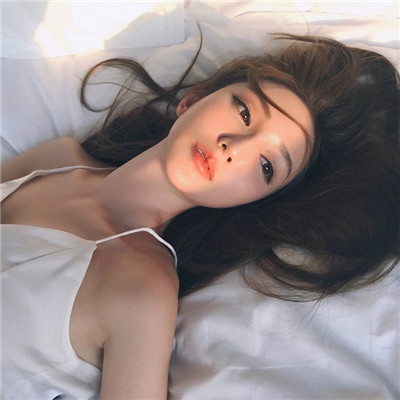 qq灰色头像女生带文字图片