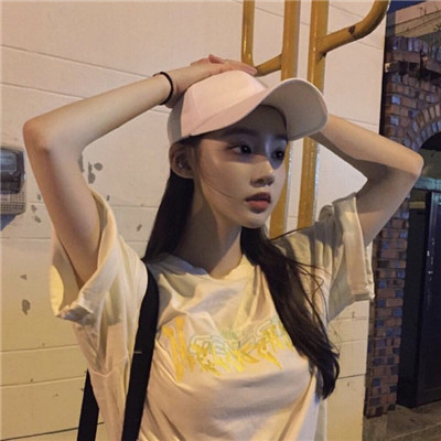 qq灰色头像女生带文字图片