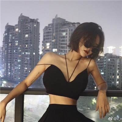 qq灰色头像女生带文字图片
