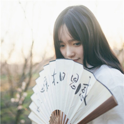 殴美头像女生头像简约图片