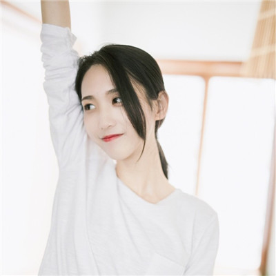 女生背影带框带字头像图片