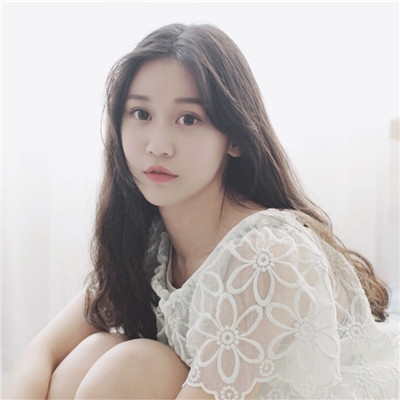 女生背影带框带字头像图片