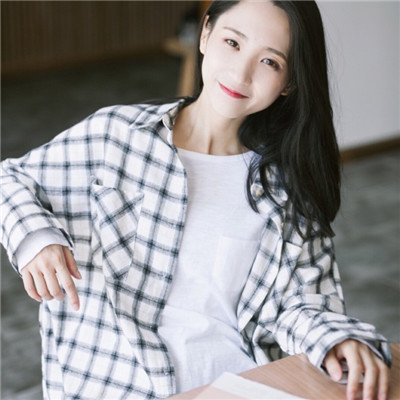 女生背影带框带字头像