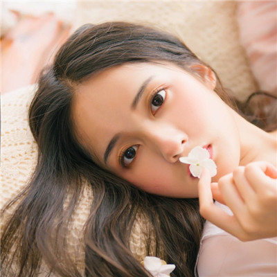 女生背影带框带字头像图片