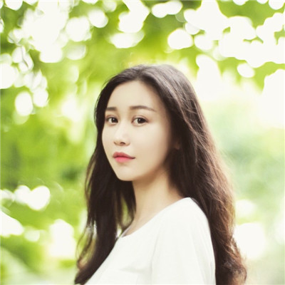 女生背影带框带字头像图片