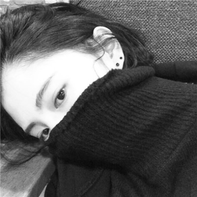 衬衣露肩半边女生头像图片