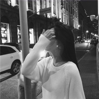 衬衣露肩半边女生头像图片