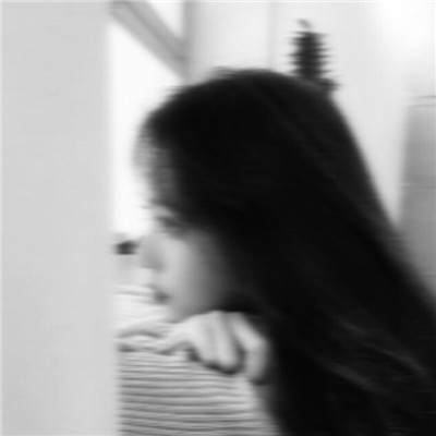 衬衣露肩半边女生头像图片