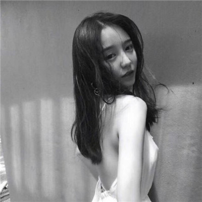 衬衣露肩半边女生头像图片