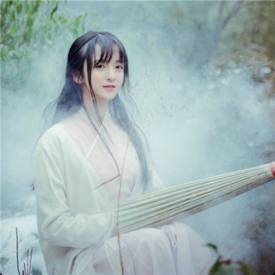 头像女生动漫手绘黑白图片