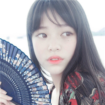 头像女生动漫手绘黑白图片