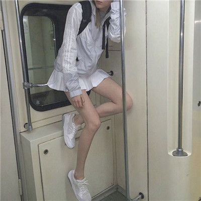 qq头像傻傻的女生头像图片