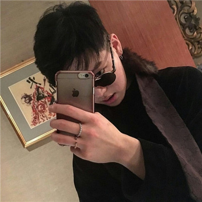 男生兄弟头像高冷图片