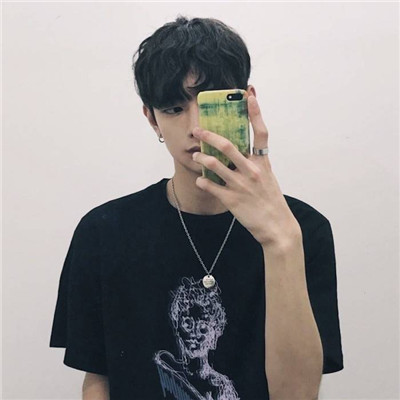 2018男生qq头像手拿花图片