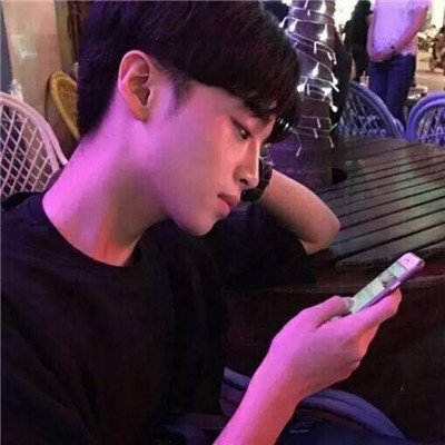 2018男生qq头像手拿花图片