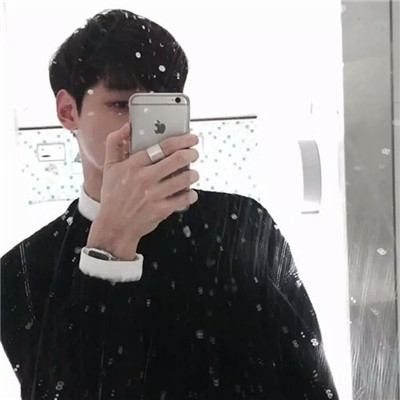 2018男生qq头像手拿花图片