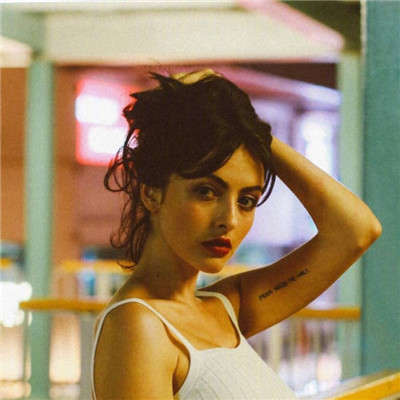 森系复古文艺女生头像图片